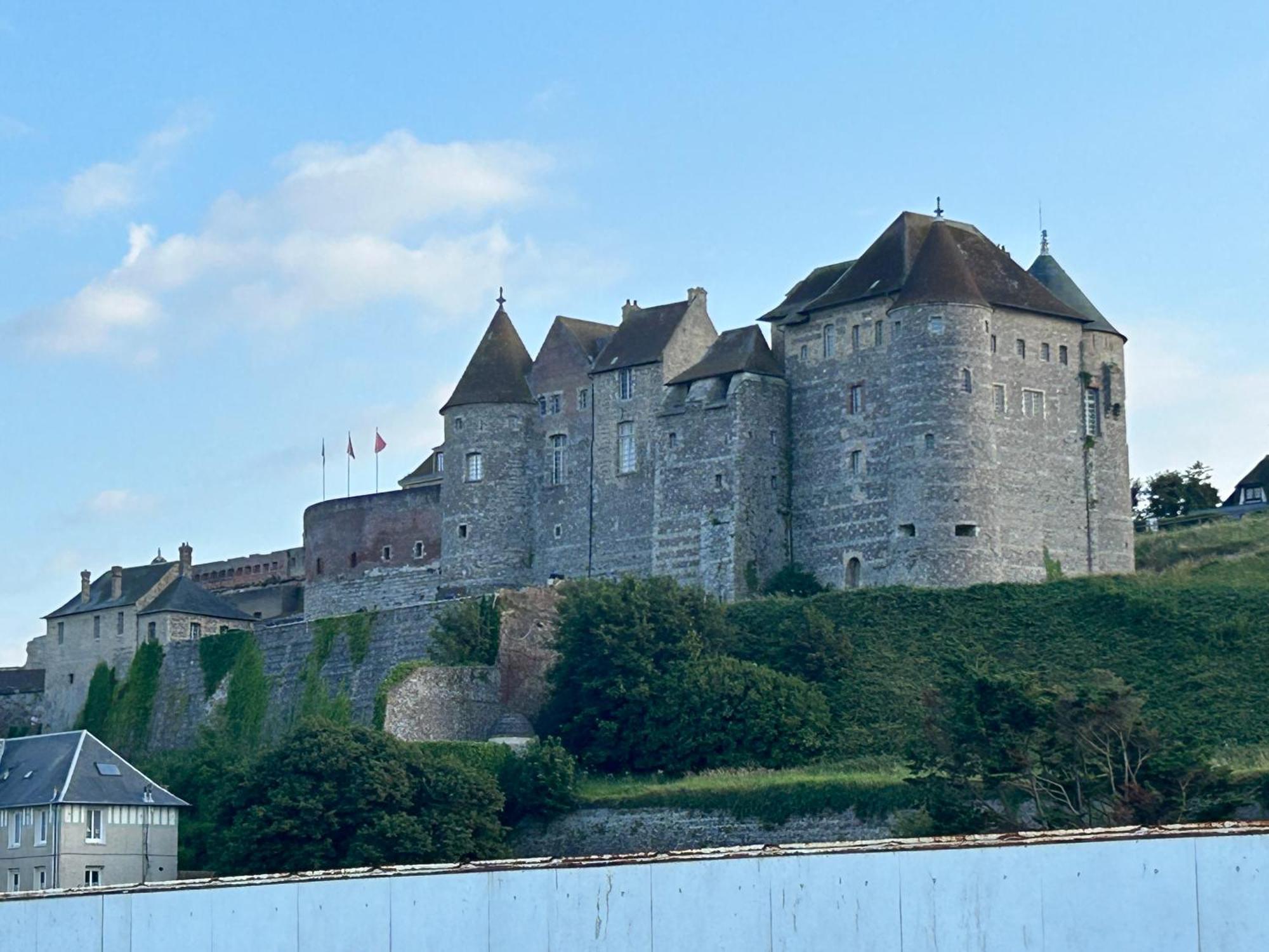 Les Nids Aparthotel Dieppe Exteriör bild